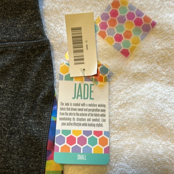 LuLaRoe Simply Comfortable Jade Athletic Capri Leggings NWT Sz. Small - Picture 3 of 4